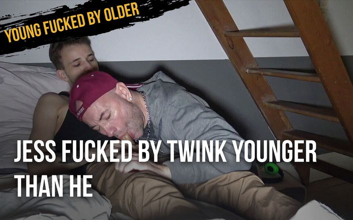 YOUNG FUCKED BY OLDER: Jess scopata da un ragazzo più giovane di lui