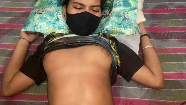 Hotgirl9: Un demi-frère a mis sa demi-sœur à poil et l’a baisée