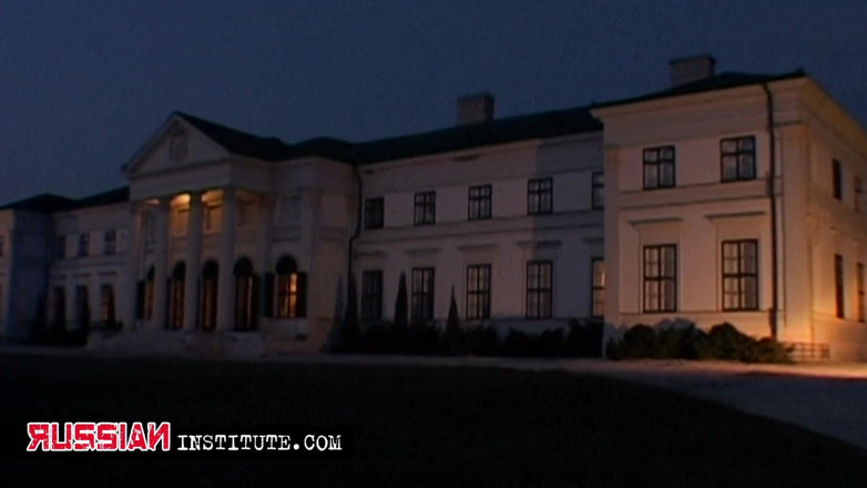 Russian Institute: Gece bekçisiyle dörtlü seks