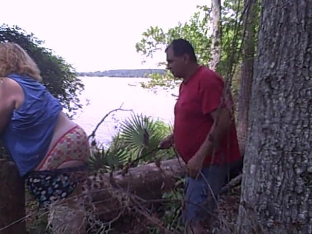BBW nurse Vicki adventures with friends: Nyambuk orang desa