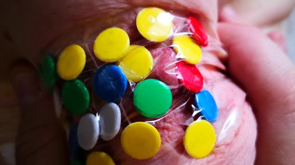 Bouncy Tits Action: Toket dan thumbtack