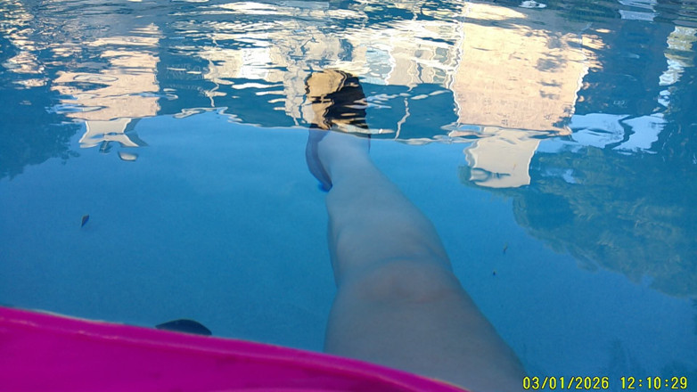 BBW nurse Vicki adventures with friends: Vicki, Infirmière À Grosse Beauté, Exhibe Ses Chaussures D’eau Et Ses...