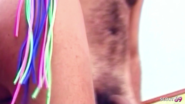 Shemale TS Collection: Extremt hårig kille knullas anal i en trekant med en...