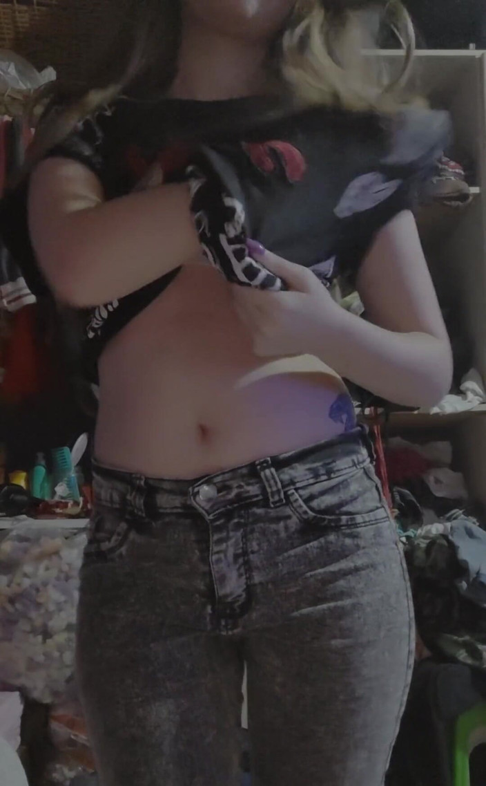 RavenHearth666VIP: Jeans Striptis.