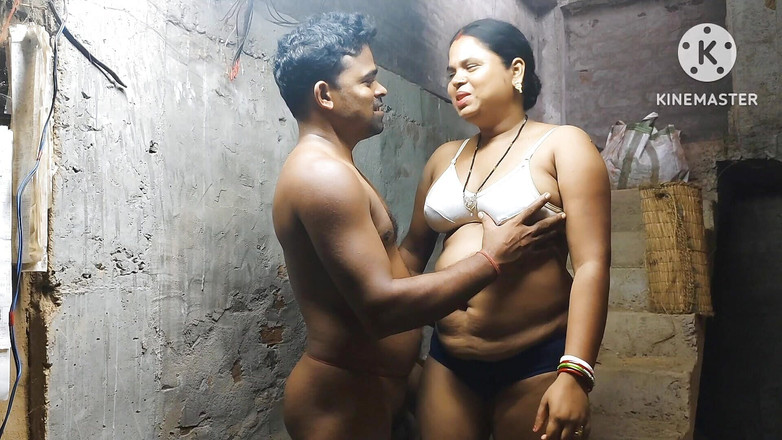 Priyanka xxx: Nevlastní sestra sousedky tety se svlékla nahá a ošukaná vesnický šukací...