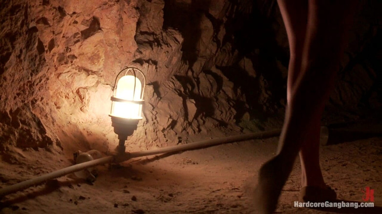 Hardcore Gangbang by Kink: La leggenda delle grotte di clementine