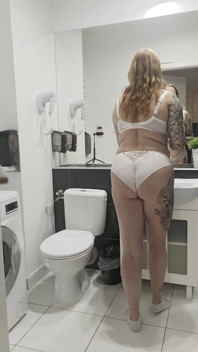継母は下着を替えてからトイレに行く