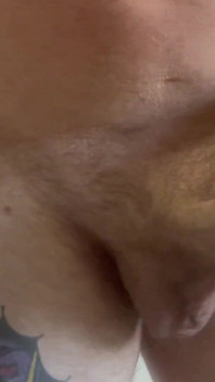 Kijk hoe ik klaarkom, terwijl ik masturbeer naar porno kijk