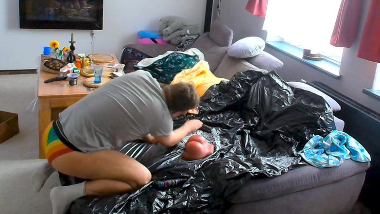 Alex Butt: Plaisir mouillé avec un jouet de baise