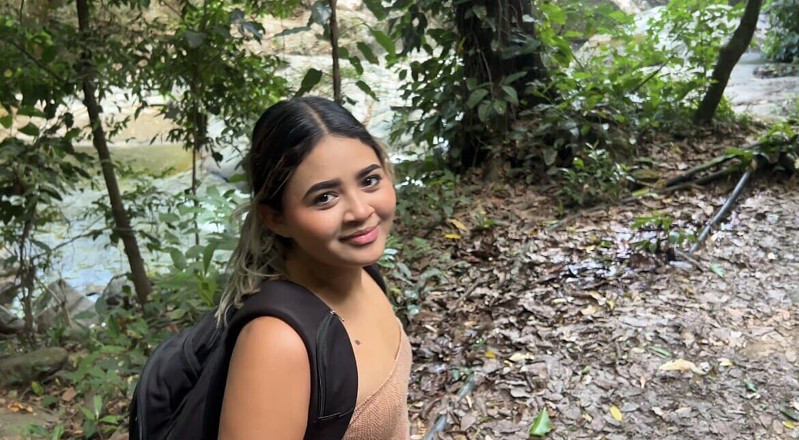 Yohamedi: Adik tiriku lagi asik ngentot kontolku di hutan kolombia