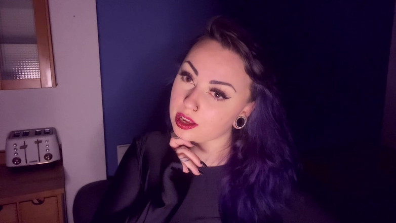 Miss Valentina: 払え、さもなければ妻にバレる