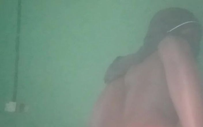 Badman4606: 我吞下我的精液，味道不错