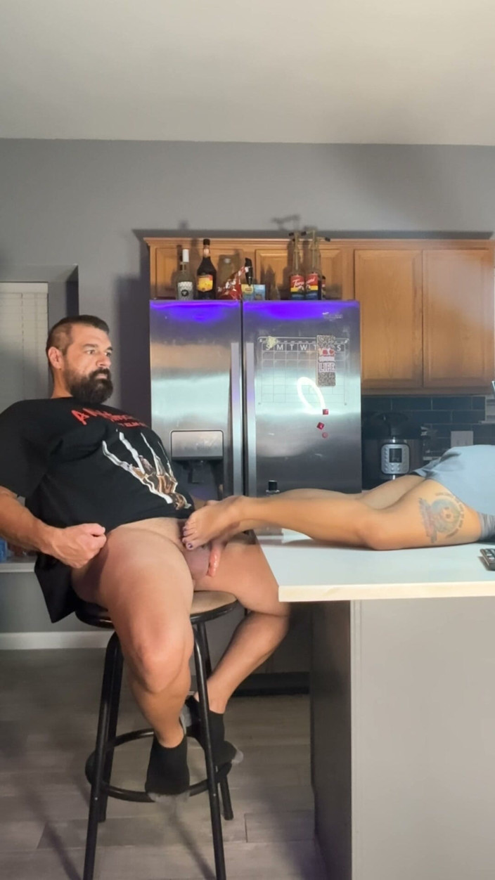KAMedia: Oil Latina Feet and Cumshot