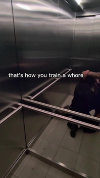 Verlegen Meisje Wordt Overtuigd in De Lift Om Het Sperma Van Een Vreemde Te Slikken