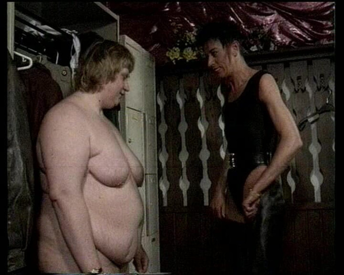 Deutsche Damen: Mira a esta grandota dama alemana mostrar su cuerpo en...