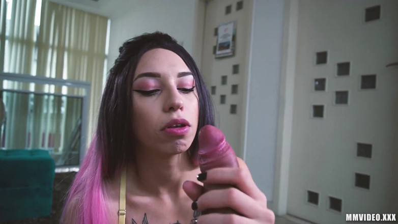 MMVIDEO: Wspaniała dupa nastolatka bierze potwora kutasa i połyka spermę