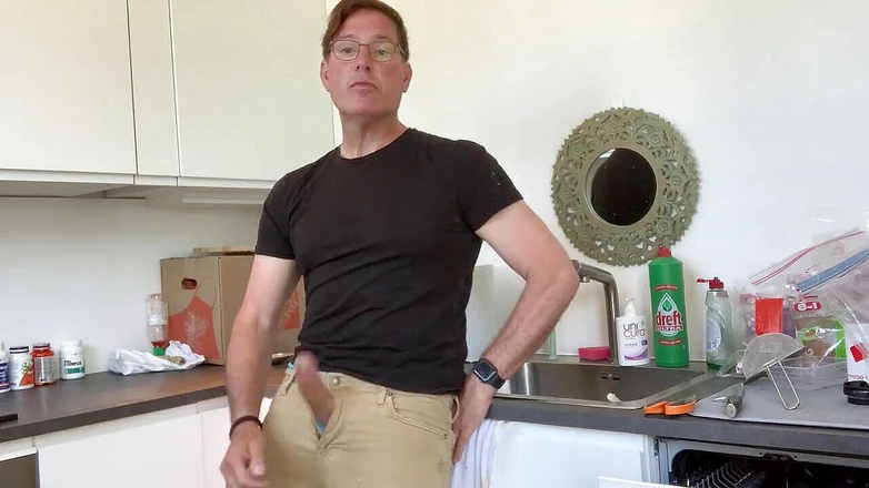 TJenner: Посмотри на всю мою предэянговую сперму, такая возбужденная домашняя не даю дойти до оргазма, словесно