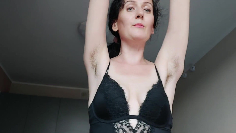 GinnaGg: MILF poilue - Ginnagg