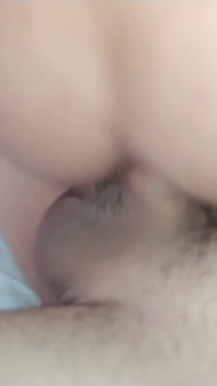 Šukám jeho malý těsný zadek mým tvrdým ptákem