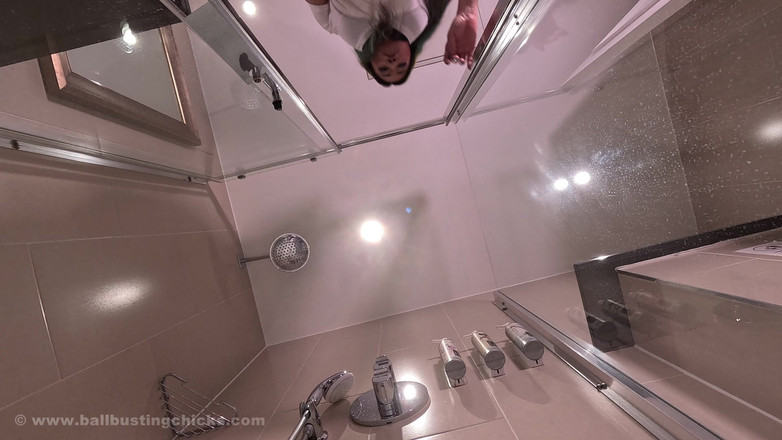 PeeFetish: Compilazione pov della doccia gold