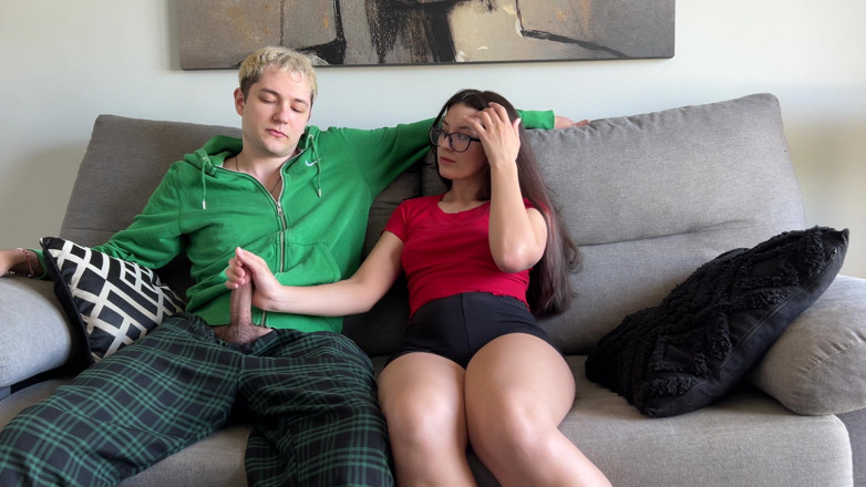 Sugary Kitty: Adik tiri tertangkap abang tiri melancap padanya tidak dapat dan...