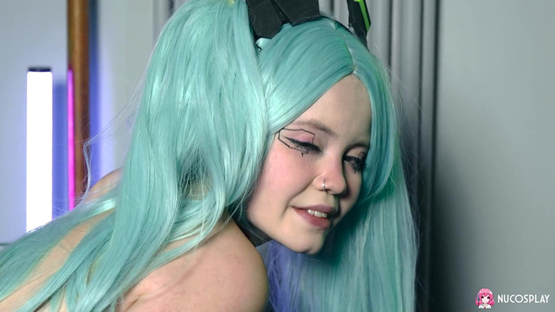 Nu Cosplay: Rebecca Nikson anime cosplay'de bize muhteşem göğüslerini gösteriyor