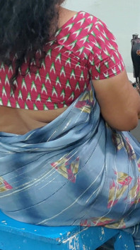 My Mother-in-law, a Tailor, Was Sewing Clothes, so I Had Sex with Her as if to Help Her.