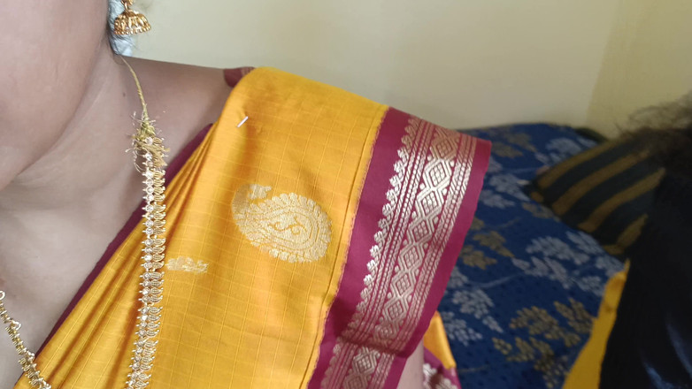 Pushpa studio: 2人の既婚女性が近所のバチェラーの男性とベッドを共にした