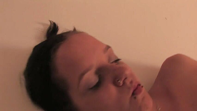 Bizare & Extreme: 被绑住并留在地板上