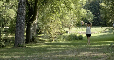 Yvette xtreme: Blankziehen im freien
