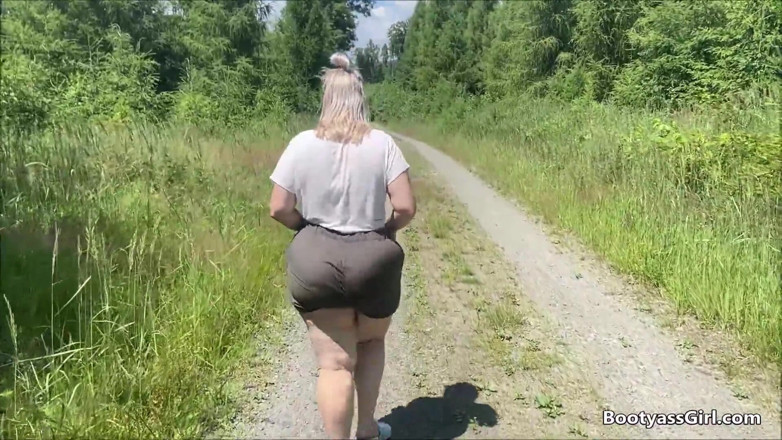 Bootyass Girl: PAWG zerżnięta w lesie