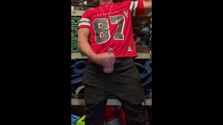 JockDad87: जॉकडैड87 नंबर 87 के साथ अपनी जर्सी में भार डालता है।