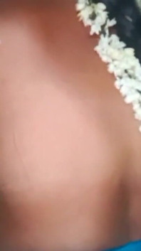 Desi Beauty Gospodina Sary se schimbă în casă