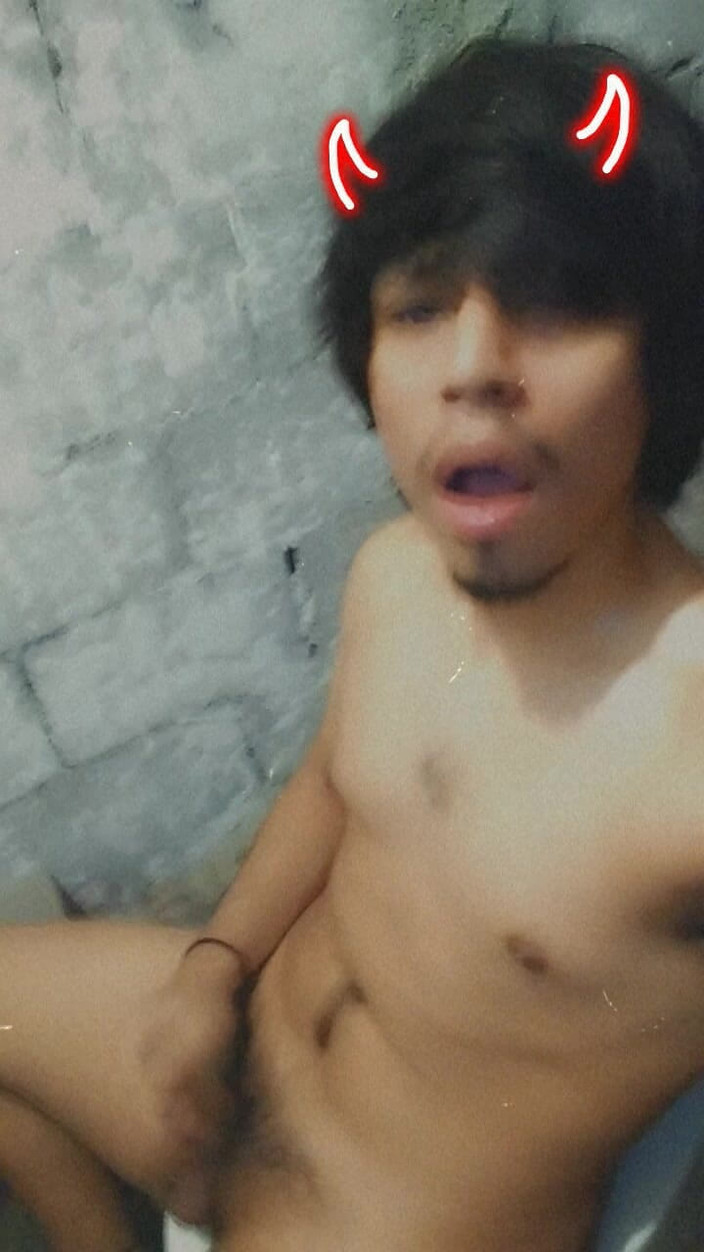 AlexAlejandro13: Cewek hot ini dientot habis-habisan di toilet