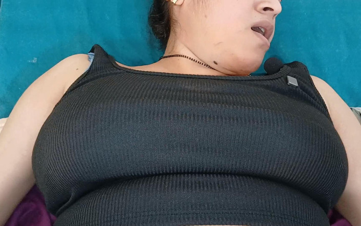 kirti bhabhi: Fetelor studente desi îi place să se ude pizdele lor excitate și...