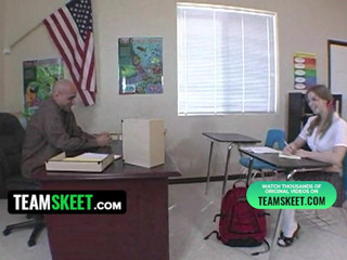 Team Skeet: Юная пизда Sunny Lane надевает ее мини-юбку и принимает член профессора в ее сочную киску в колледже
