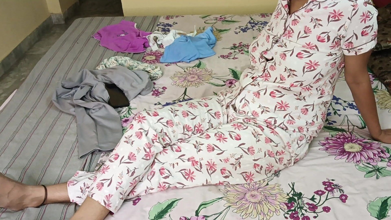 lust of milf: Meesteres lesbeerde haar dorst met de penis van haar bediende -...