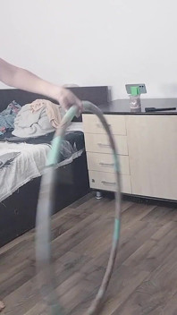 Senaman isteri seksi di rumah berbogel