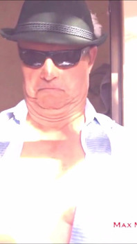 Ce patron bien monté veut vous maximiser !