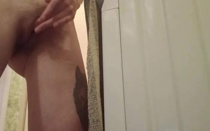 Lesbian-illusion: Skinny Girl with a Small Ass Masturbates and Cums Quickly
