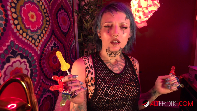 Alt Erotic: Evilyn Ink tatua a Ivan mientras folla a River Dawn...
