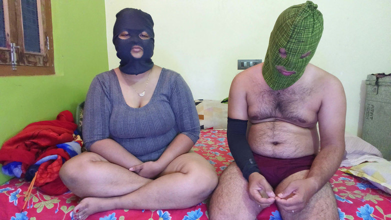 Hotty Mona: リアルな素人インド人カップルの誘惑的な寝室でのセックス