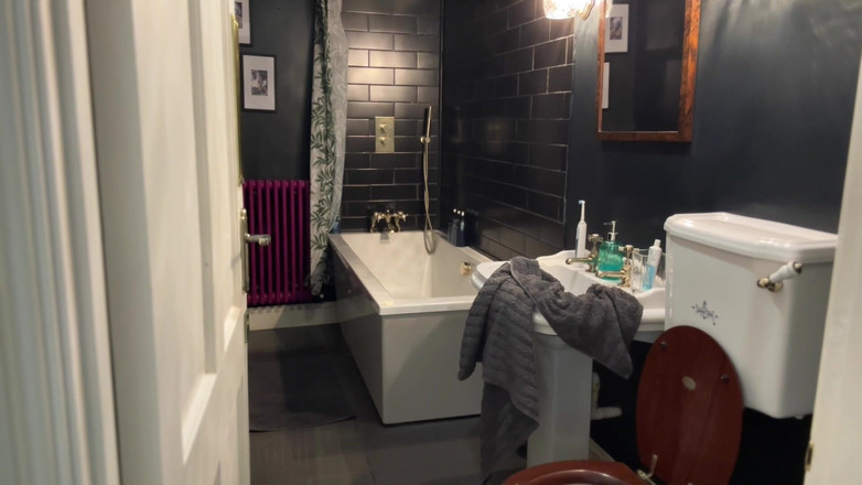 Miss Valentina: Cực khoái với khăn