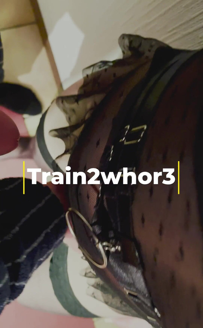 Train2Whore: Č. 18 Miluji, když mě manžel donutí stříkat.