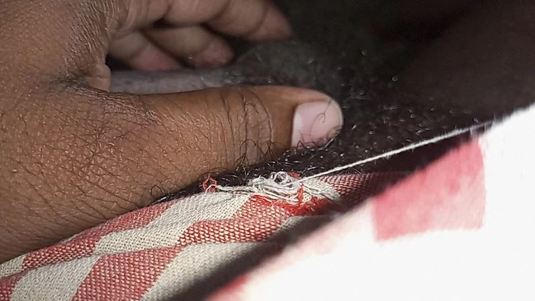 Sweet Indian cock: Desi africká tetička se líbá a saje sperma