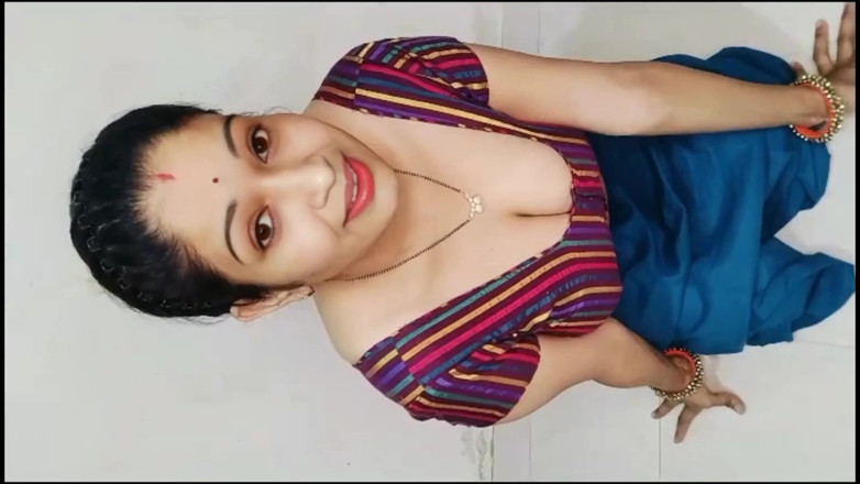 YourUrfi: Tante seksi india lagi asik fingering memeknya sampai kencing
