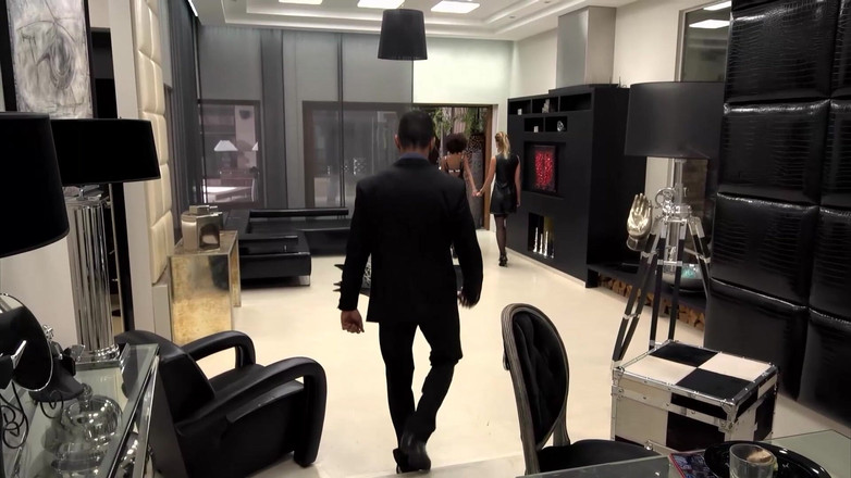 Threesome and GangBang: Awek blonde jalang menghisap kote hitam besar dan dikongkek keras