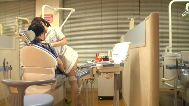 CherryBONBON: Ten zubař, který se mnou stále zamyká oči a dotýká...