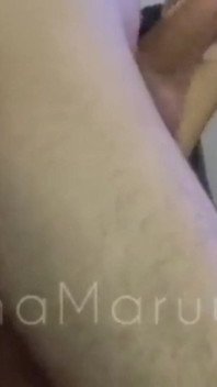 Kouří obrovský penis a plácne mi ho do obličeje