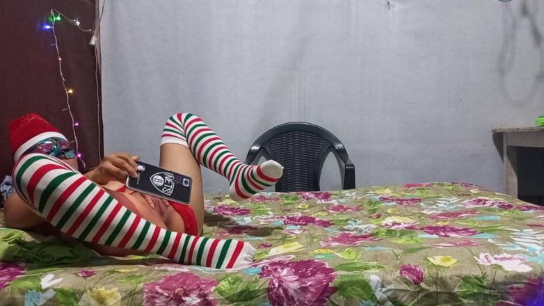 Martin13: 圣诞节来到了继母的家，这次是和继子一起制作色情片的原因